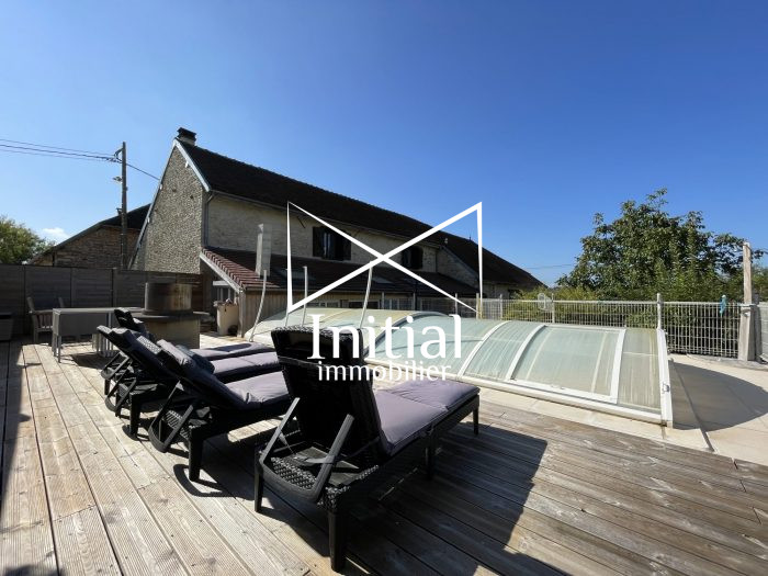 Photo Maison rénovée avec piscine et grange à Marolles-les-Bailly image 1/18