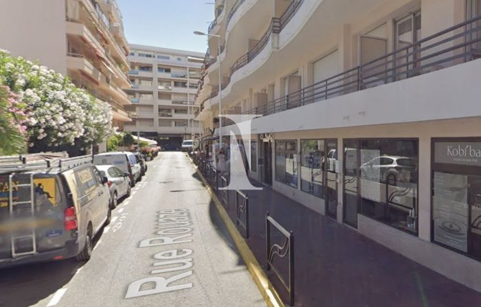 Local commercial à louer, 56 m² - Cannes 06400
