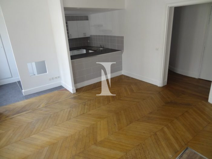 Appartement à louer, 3 pièces - Paris 75017