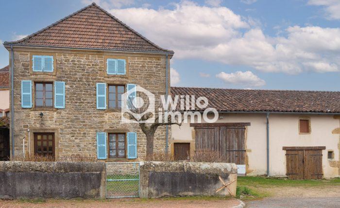 Maison en pierre typique brionnaise avec dépendances  Sud Bourgogne