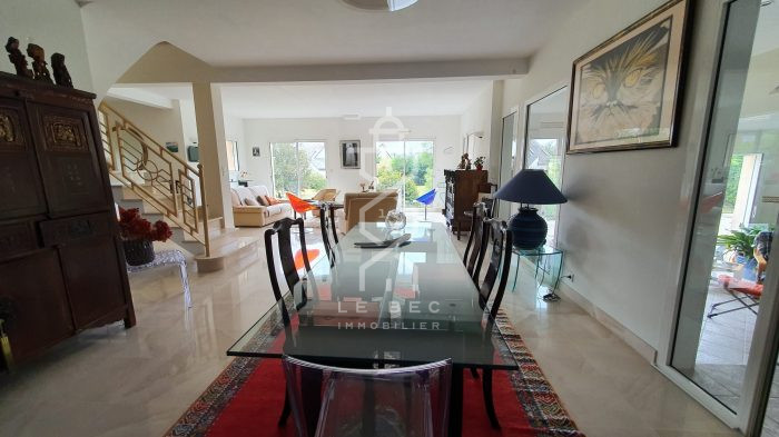 Maison traditionnelle à vendre, 7 pièces - Port-Louis 56290