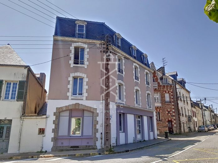 Immeuble à vendre, 250 m² - Port-Louis 56290