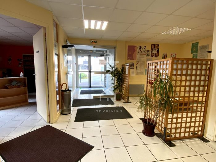 Local professionnel à vendre, 134 m² - Lanester 56600