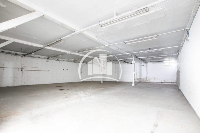 Location local commercial - 270 m² utile - Pantin