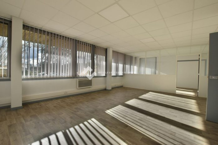 Bureau à louer, 63 m² - Pontonx-sur-l'Adour 40465
