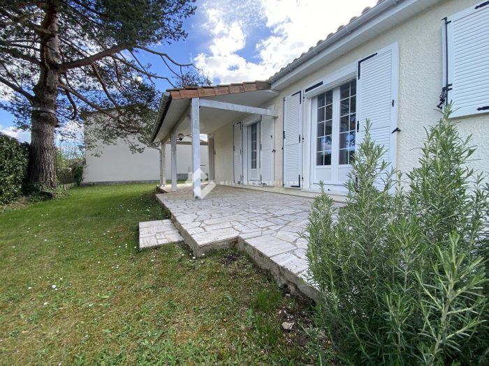 Maison traditionnelle à vendre, 4 pièces - Vouneuil-sous-Biard 86580