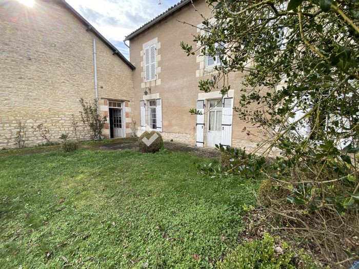 Maison ancienne à vendre, 12 pièces - Neuville-de-Poitou 86170