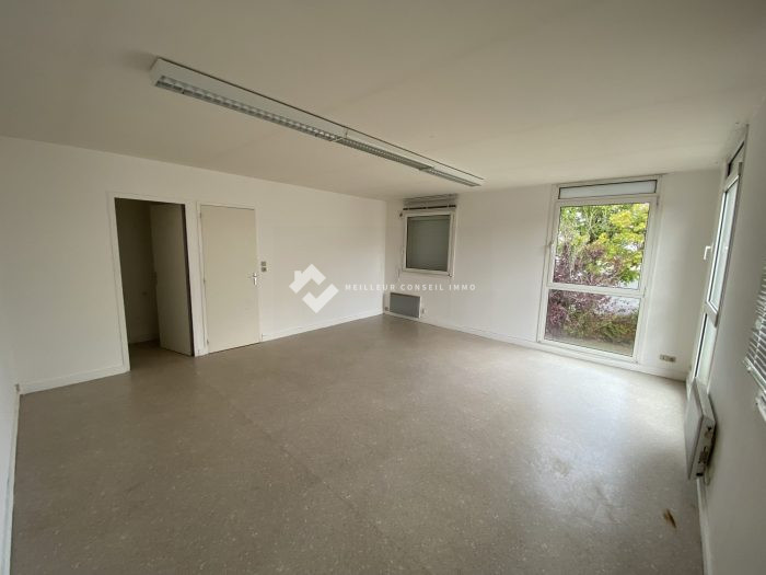 Bureau à vendre, 92 m² - Poitiers 86000