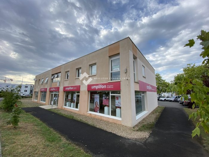 Bureau à vendre, 92 m² - Poitiers 86000