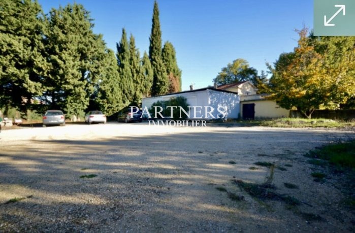 Local professionnel à louer, 75 m² - Aix-en-Provence 13100