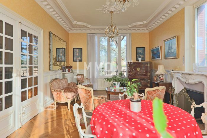 Maison bourgeoise à vendre, 7 pièces - Le Lude 72800