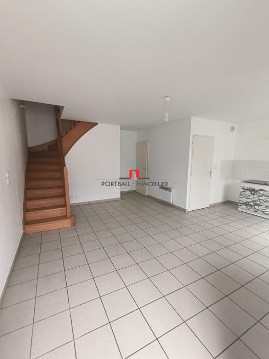 Appartement à louer, 3 pièces - Saint-Christoly-de-Blaye 33920