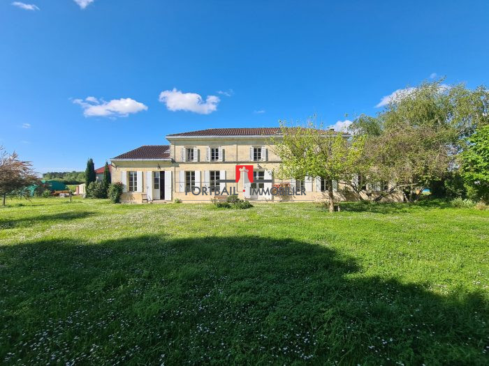 Maison bourgeoise à vendre, 8 pièces - Pugnac 33710