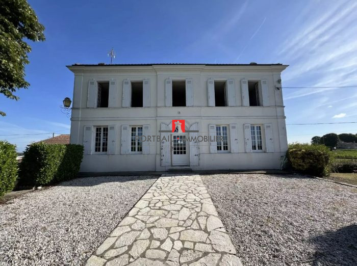 Maison bourgeoise à vendre, 5 pièces - Blaye 33390