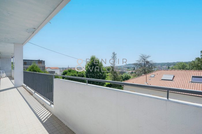 Bel appartement quatre pièces avec balcon et vue panoramique à Laxou Village