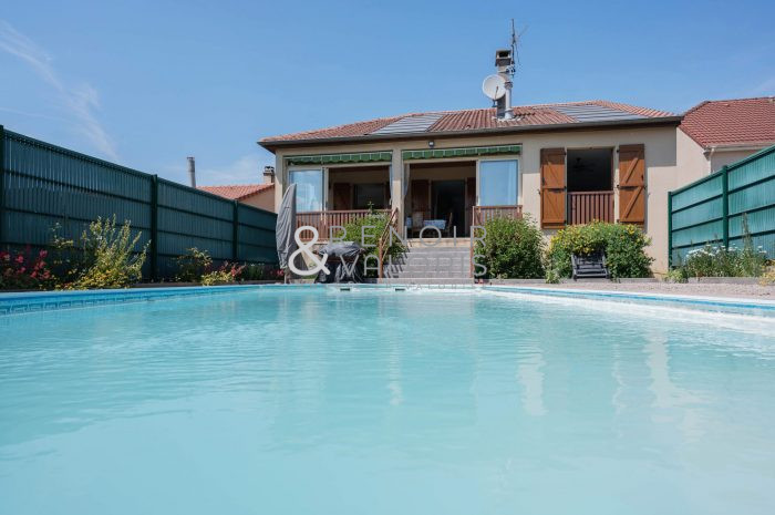 Maison avec piscine et garage à Bouxières-Aux-Dames