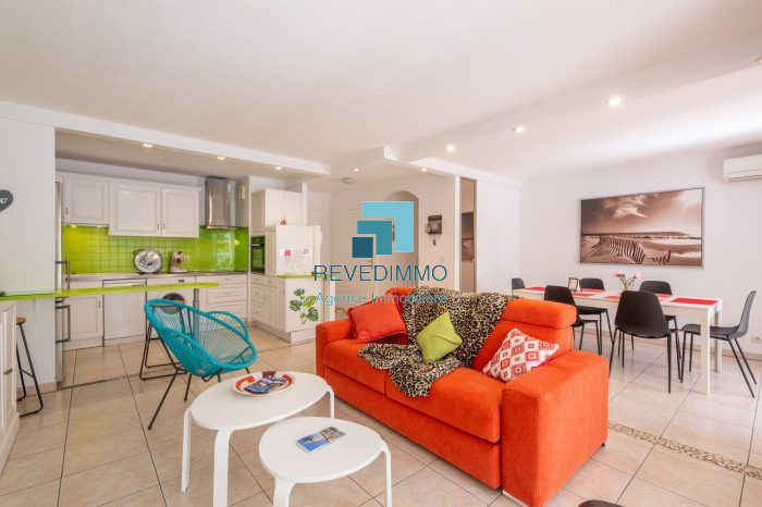 Appartement à louer, 2 pièces - Saint-Raphaël 83700