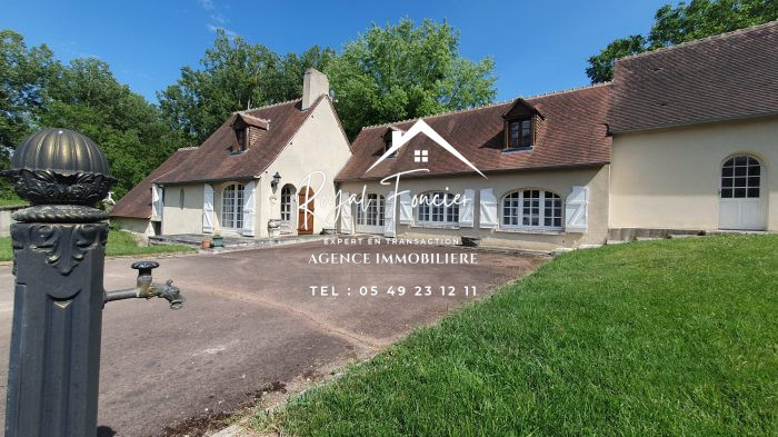 Maison ancienne à vendre, 11 pièces - Azay-le-Ferron 36290