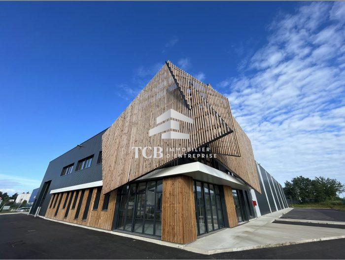 Local industriel à louer, 2296 m² - Saint-Aignan-Grandlieu 44860