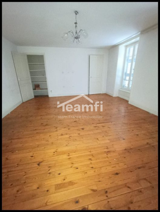 Immeuble à vendre, 300 m² - Thiers 63300