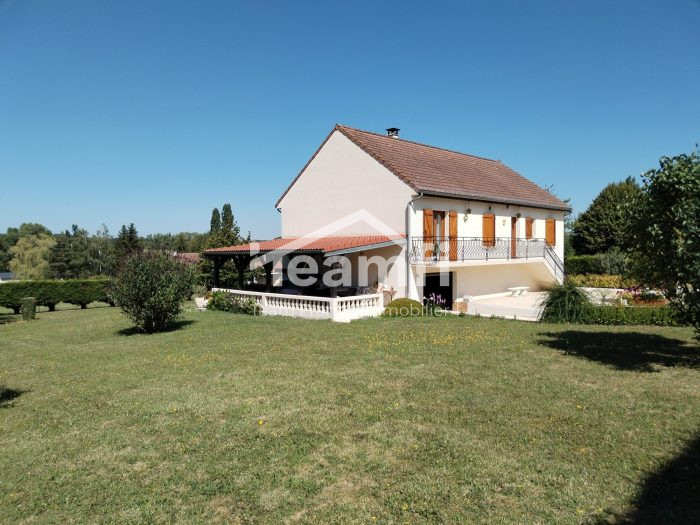 Villa à vendre, 8 pièces - Bellerive-sur-Allier 03700