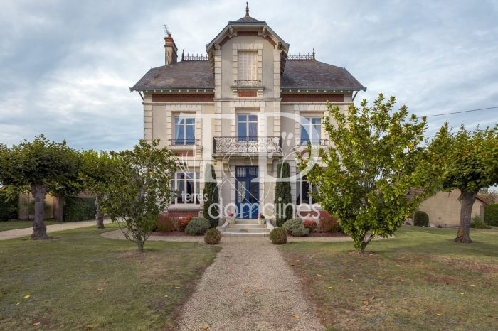 Maison bourgeoise à vendre, 7 pièces - Aubigny-sur-Nère 18700