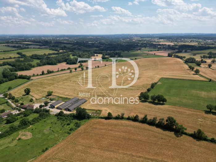 Photo Achat et Location Domaine agricole  avec maison d'habitation et bâtiments d'exploitation image 2/9