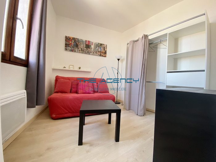 Appartement à louer, 2 pièces - Marseille 13007