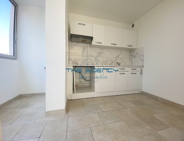 Appartement à louer, 3 pièces - Marseille 13008