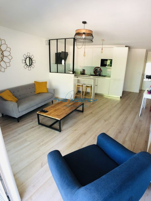 Appartement à louer, 3 pièces - Marseille 13008