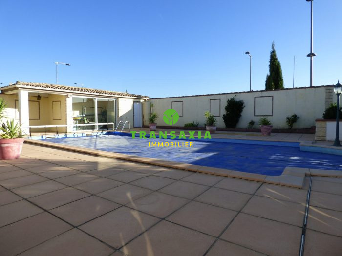 Photo Villa de plain pied avec piscine image 2/13