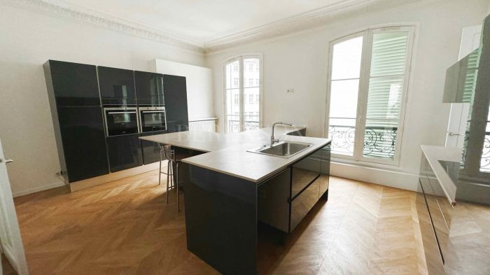 Appartement à louer, 6 pièces - Paris 75008