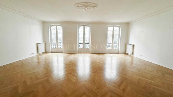 Appartement à louer, 6 pièces - Paris 75008