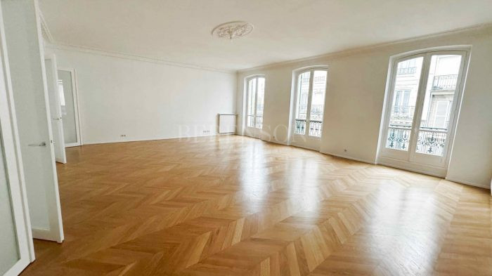 Appartement à louer, 6 pièces - Paris 75008