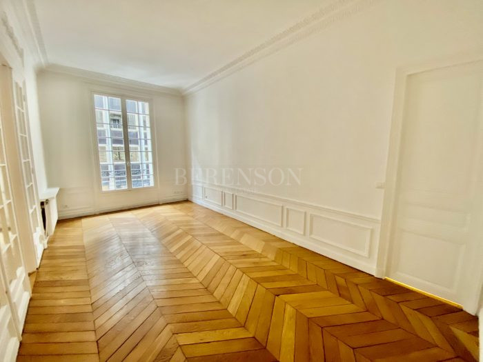 Appartement à louer, 5 pièces - Paris 75009