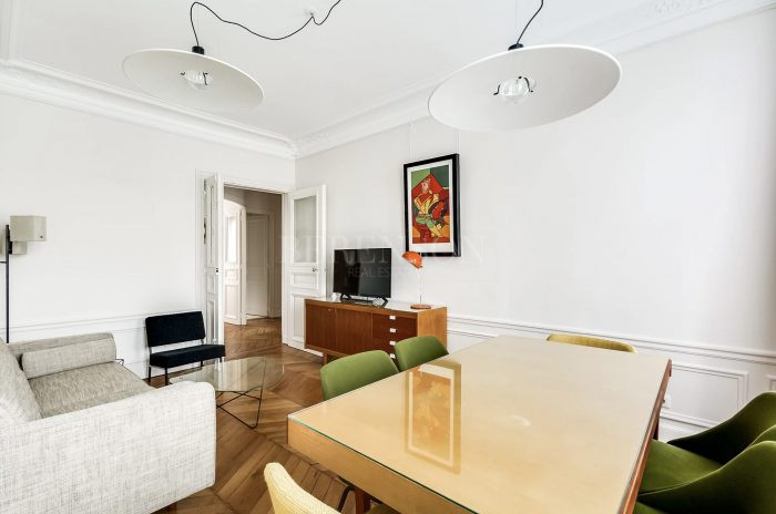 Appartement à louer, 3 pièces - Paris 75008