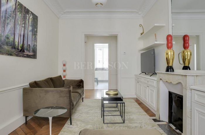 Appartement à louer, 3 pièces - Paris 75008