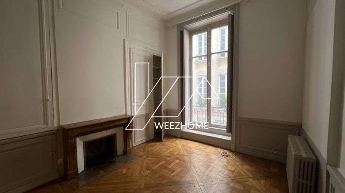 Duplex for rent, 3 rooms - Paris 75002