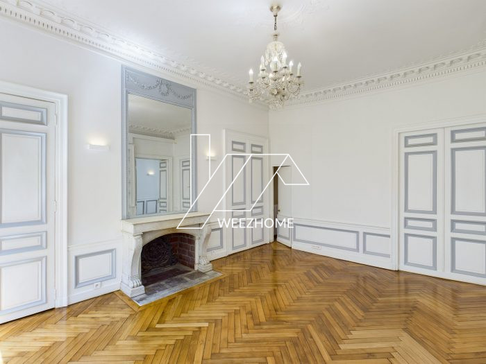 Professional premises for rent, 142 m² - Paris 75008