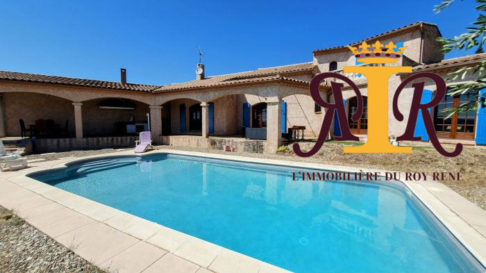 Villa d'architecte avec son oliveraie et vue panoramique