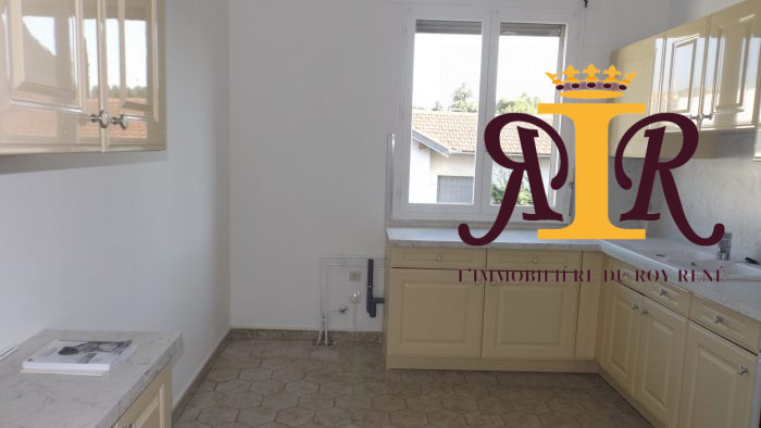 Appartement à louer, 4 pièces - Arles 13200