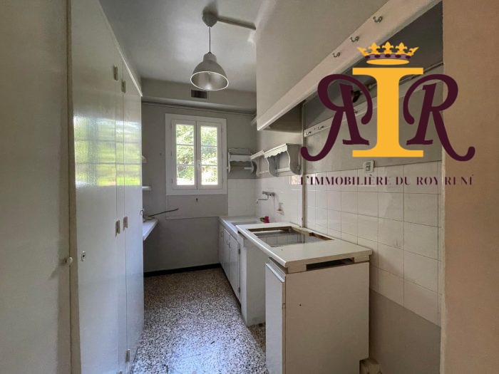 Appartement à vendre, 2 pièces - Saint-Étienne-du-Grès 13103