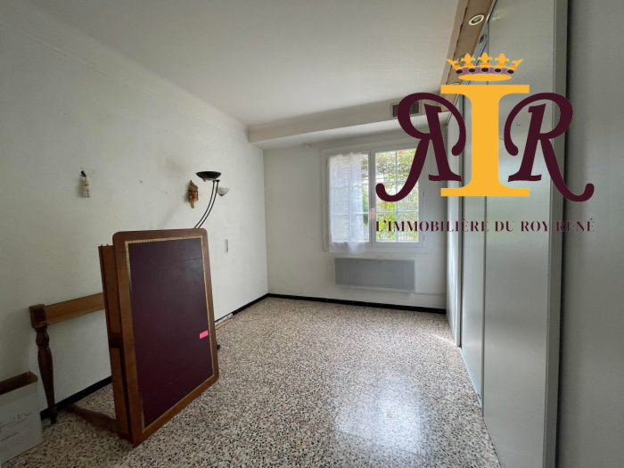 Appartement à vendre, 2 pièces - Saint-Étienne-du-Grès 13103