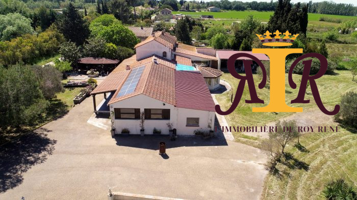 Villa à vendre, 9 pièces - Arles 13200