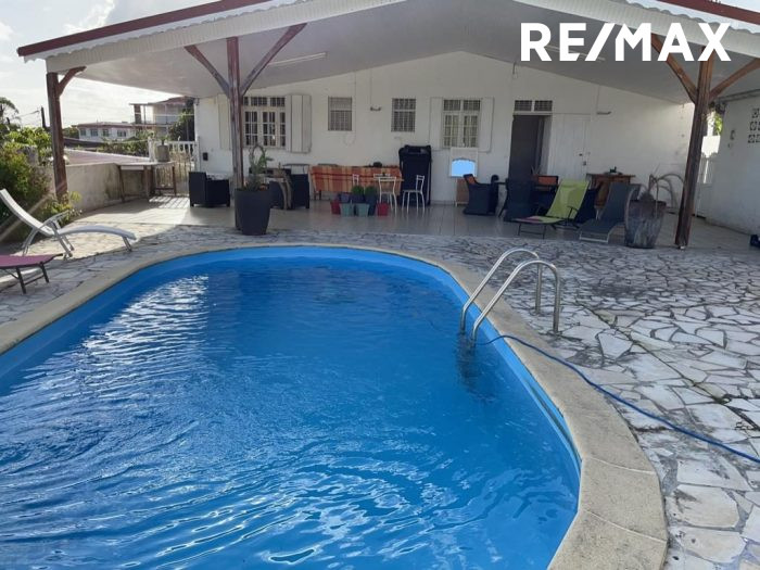Photo Villa avec grande terrasse et piscine image 1/6