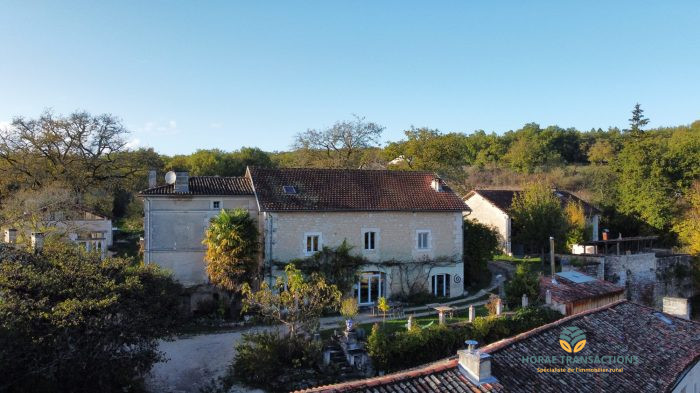 Maison ancienne à vendre, 20 pièces - Angoulême 16000