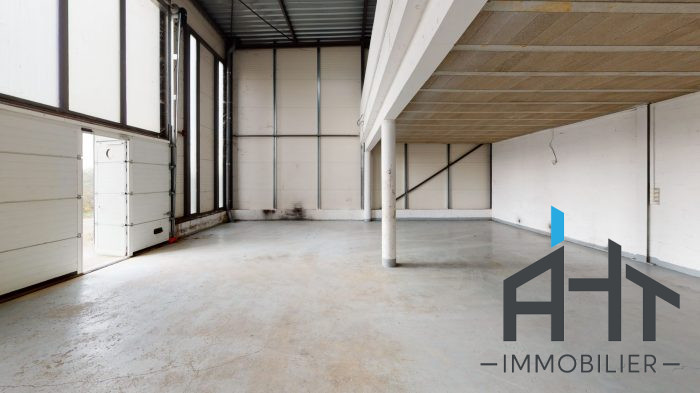 Local commercial à louer, 150 m² - Périgny 94520