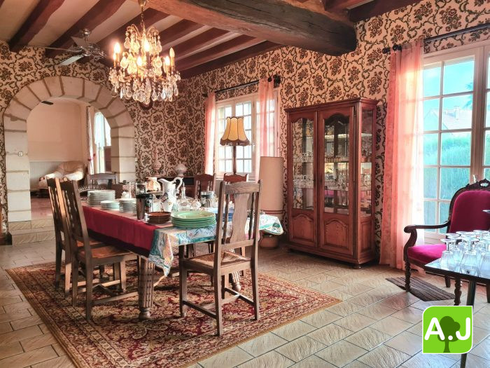 Maison traditionnelle à vendre, 12 pièces - Bréval 78980