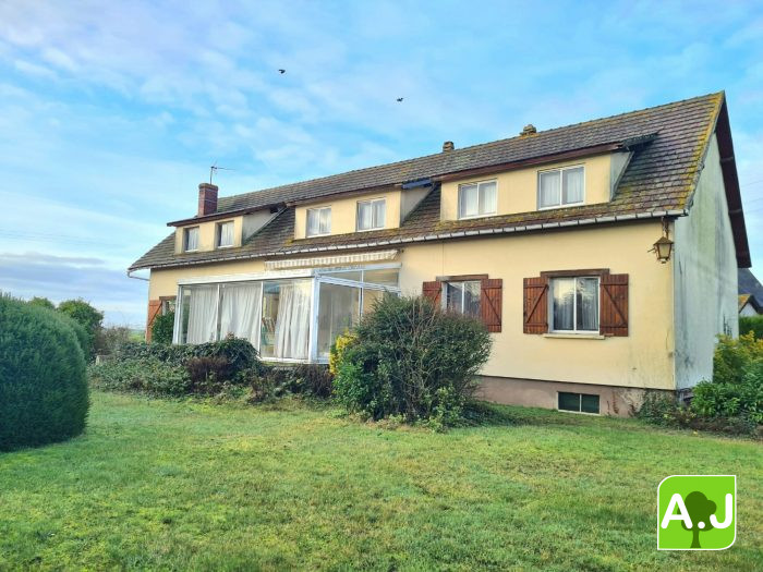 Maison traditionnelle à vendre, 12 pièces - Bréval 78980