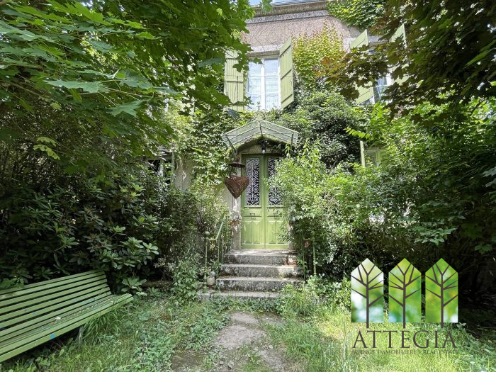 Old house for sale, 9 rooms - Bonnat 23220